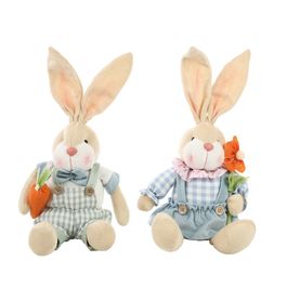 Casal Coelho Sentados com Flor Laranja Sortido Bege, Rosa e Azul 33Cm (Sacole)